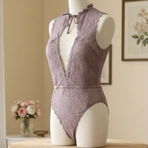 Victoria’s Secret|NEW Rose Gold Lace Sleeveless High Neck Sexy Teddy Sz L NWT